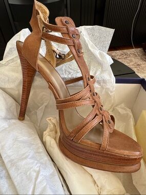 Stuart Weitzman CLIP platform sandal in toffee